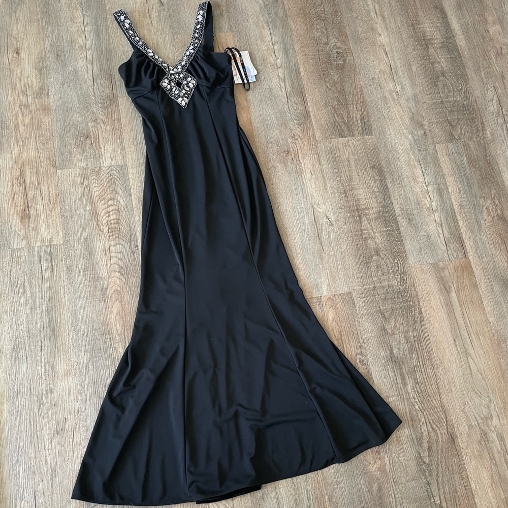 Jewel embellished black maxi formal gown size 6 NWT